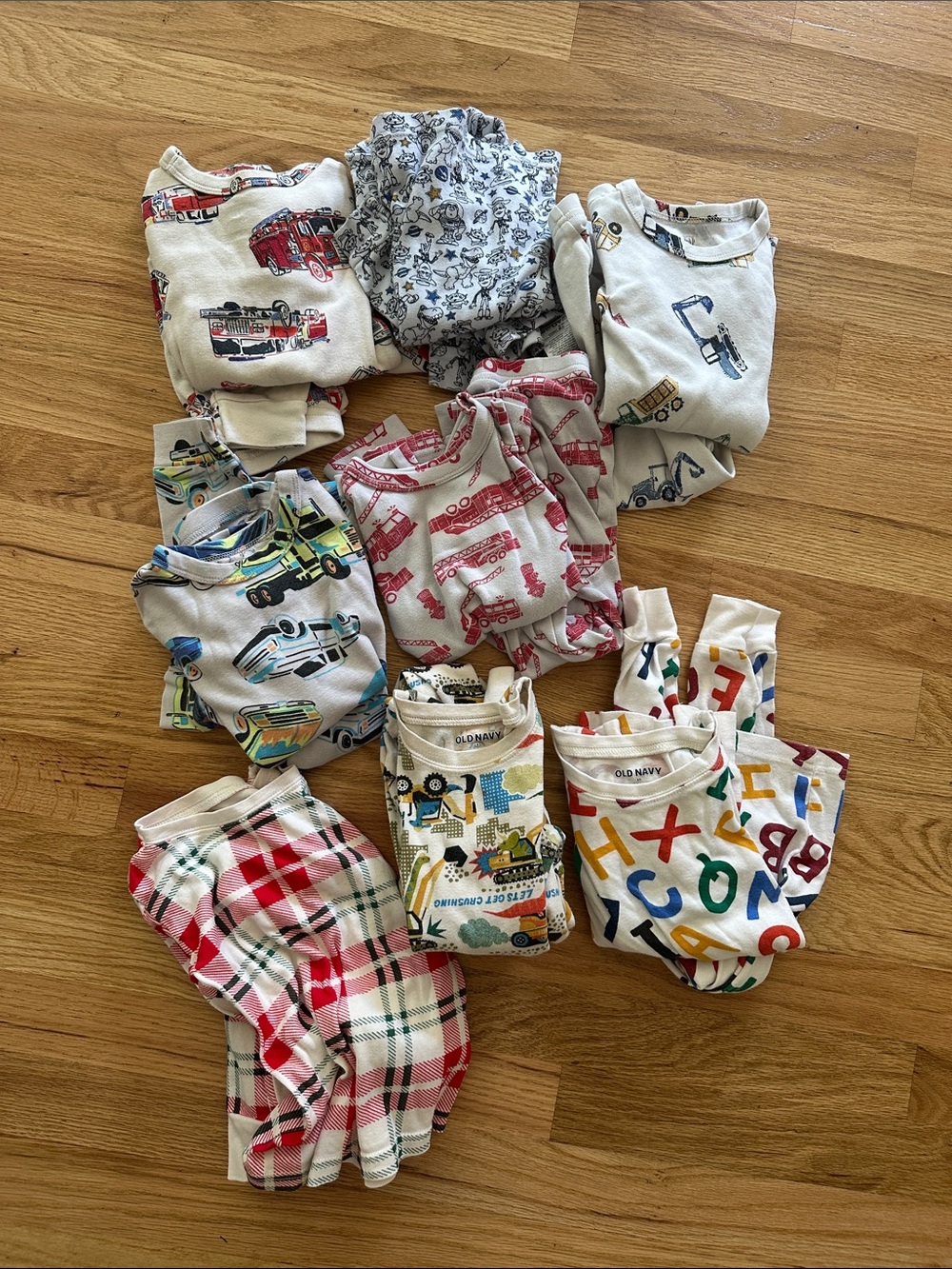 3t/3 years PJ bundle. 5 gap and 3 old navy. 8 total! All size 3, longsleeve pant